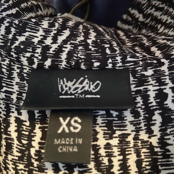 Mission black and white blouse - Picture 3 of 3